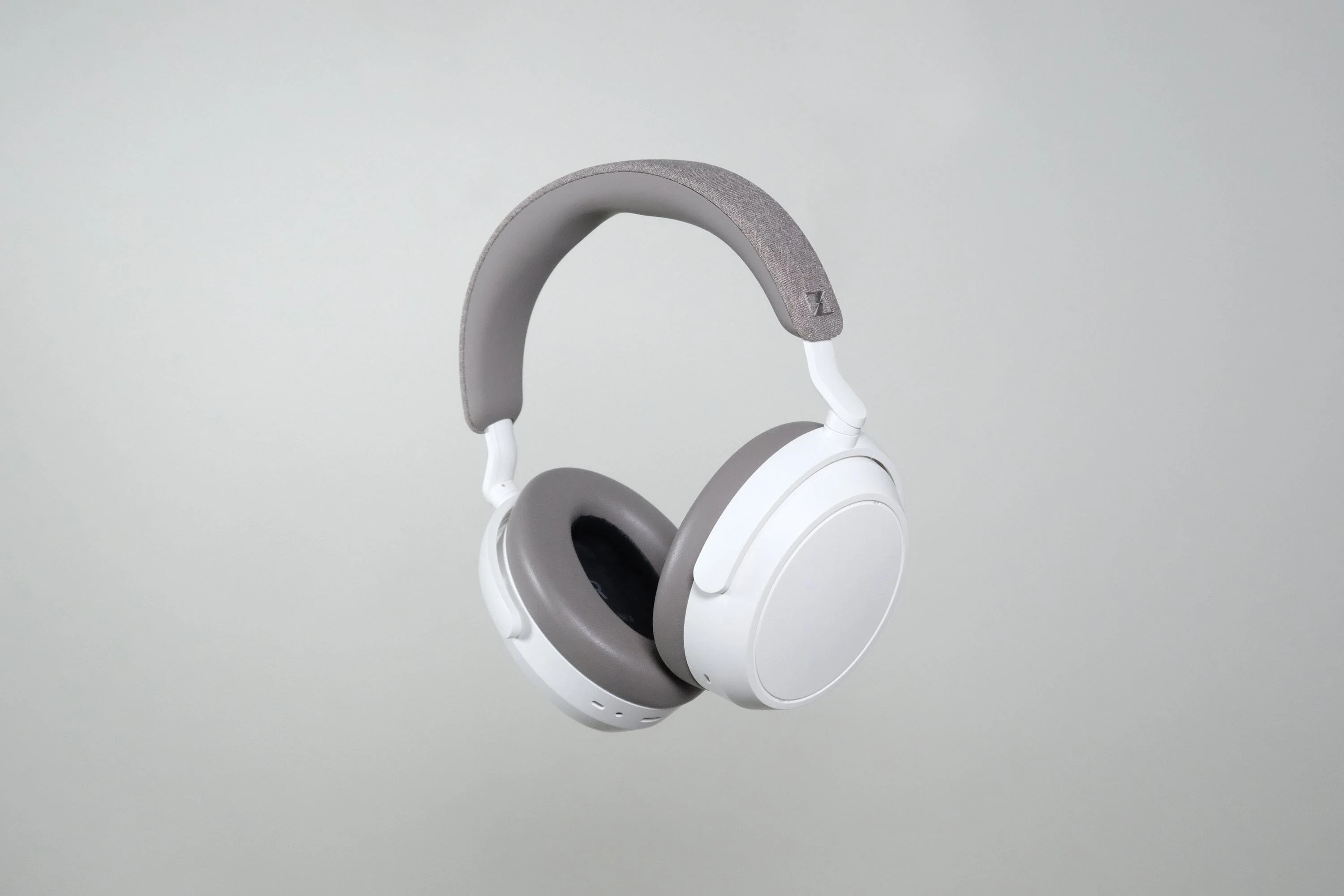 Sennheiser Momentum 4 Headphones - Image 3